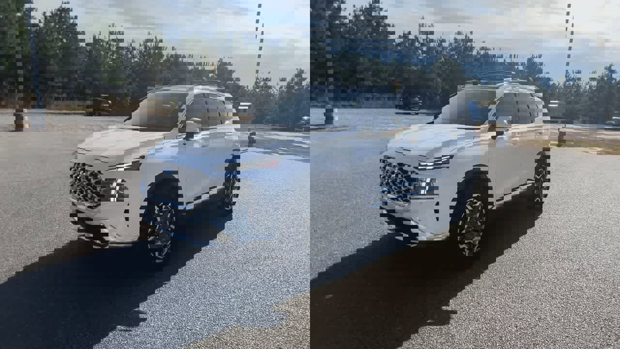 Used 2022 Hyundai Santa Fe Limited w/ Cargo Package image 4