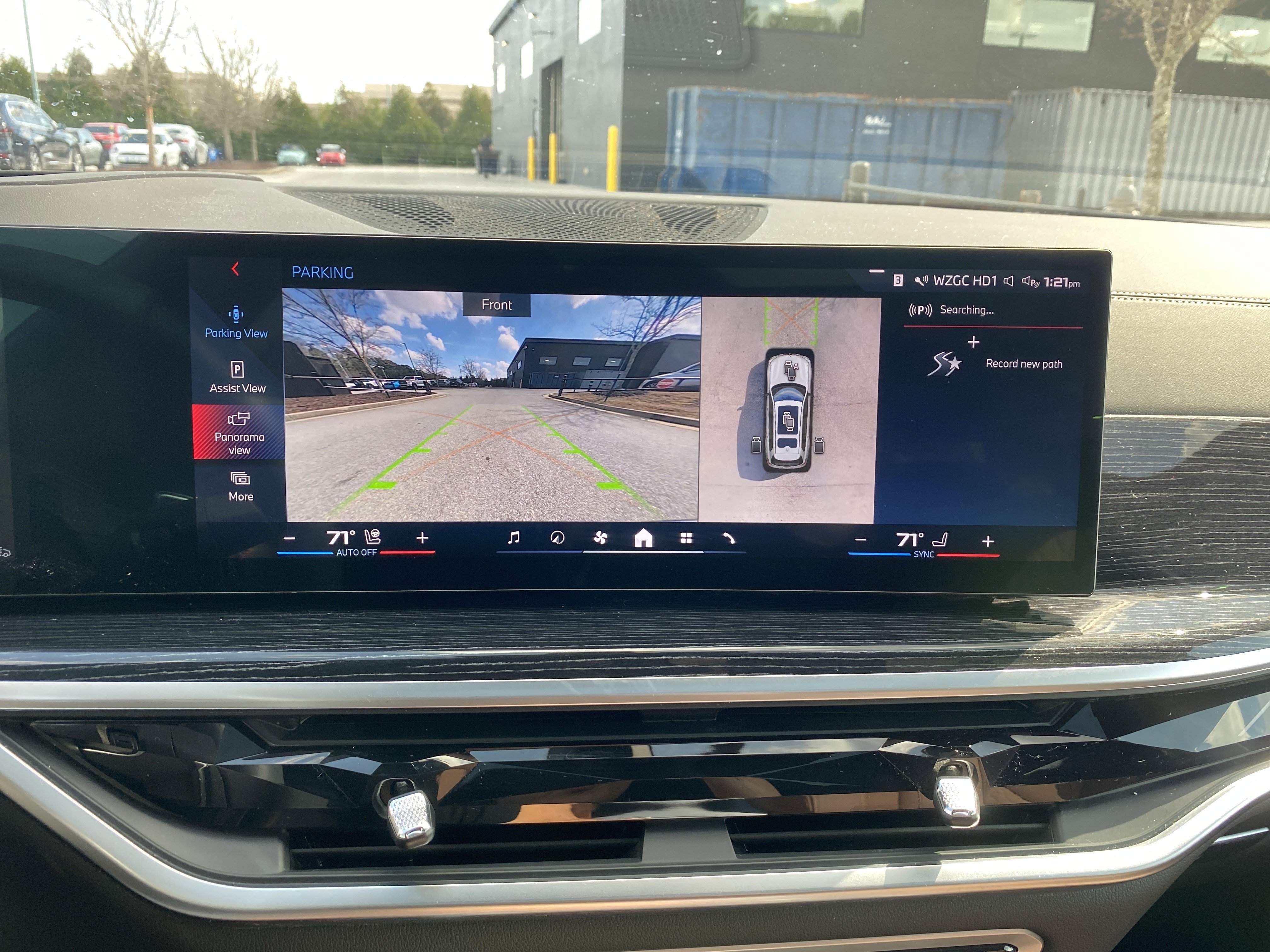 Used 2024 BMW X7 M60i w/ Executive Package image 39