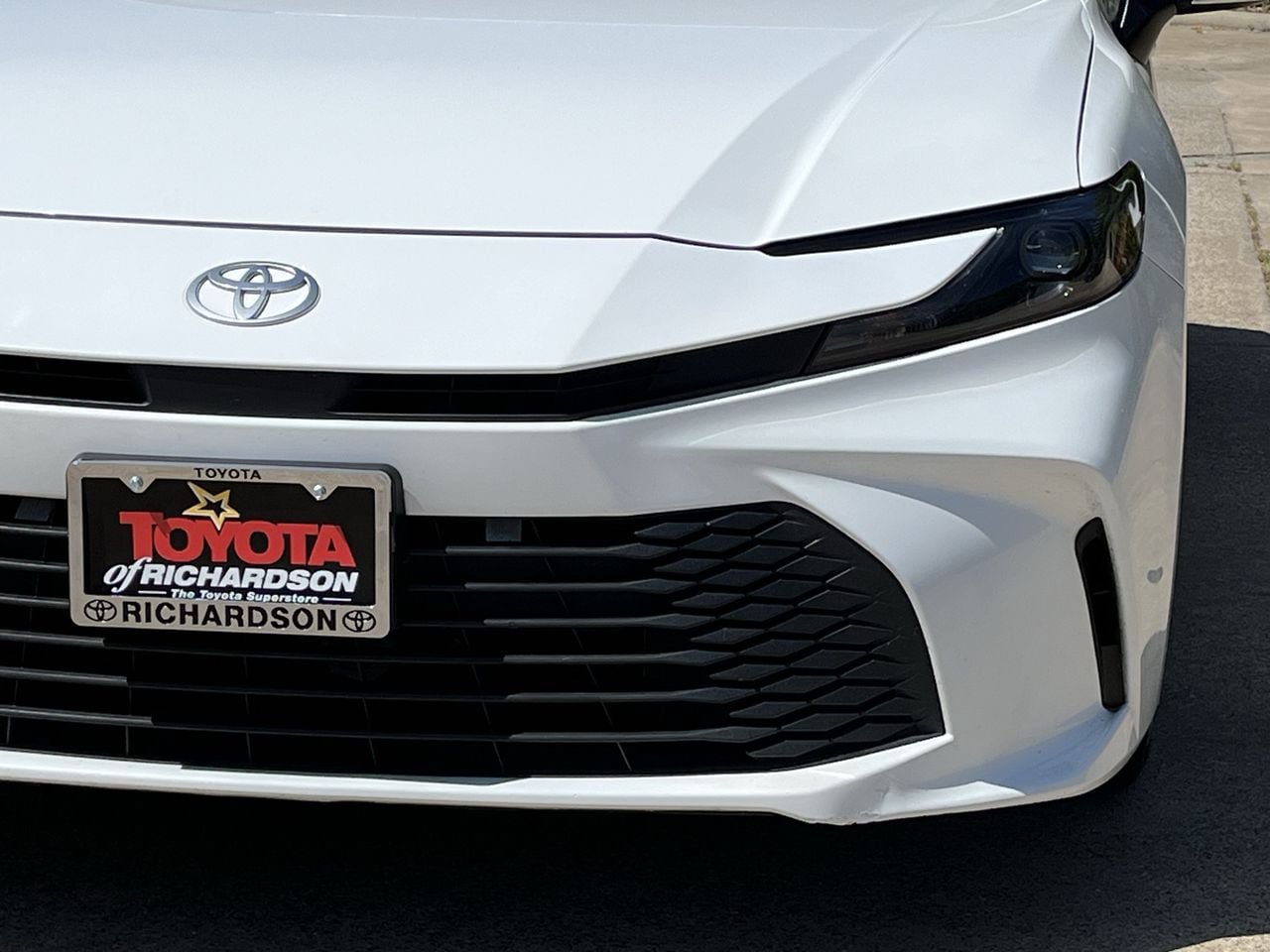 Used 2025 Toyota Camry LE FWD image 8