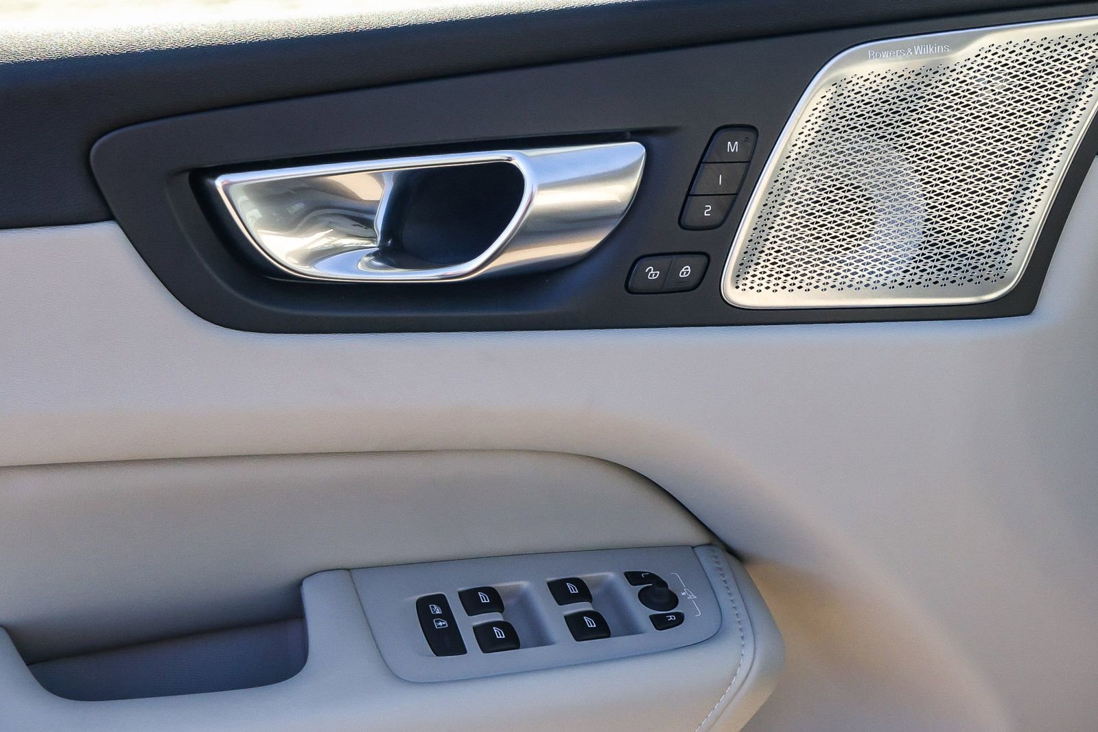 New 2026 Volvo XC60 T8 Ultra w/ Climate Package image 32