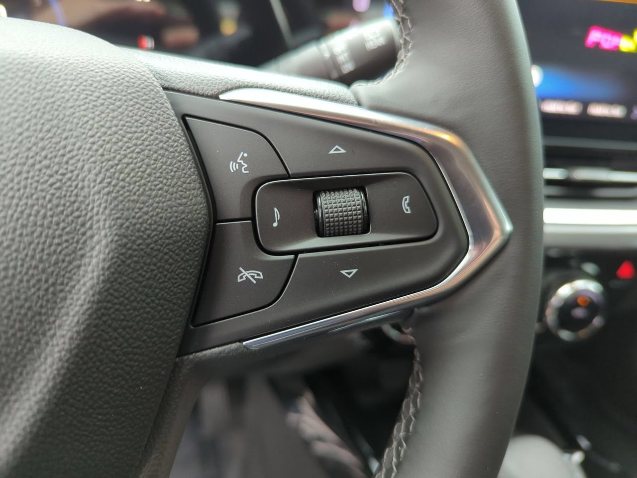New 2026 Chevrolet Trax ACTIV w/ Sunroof Package FWD image 12