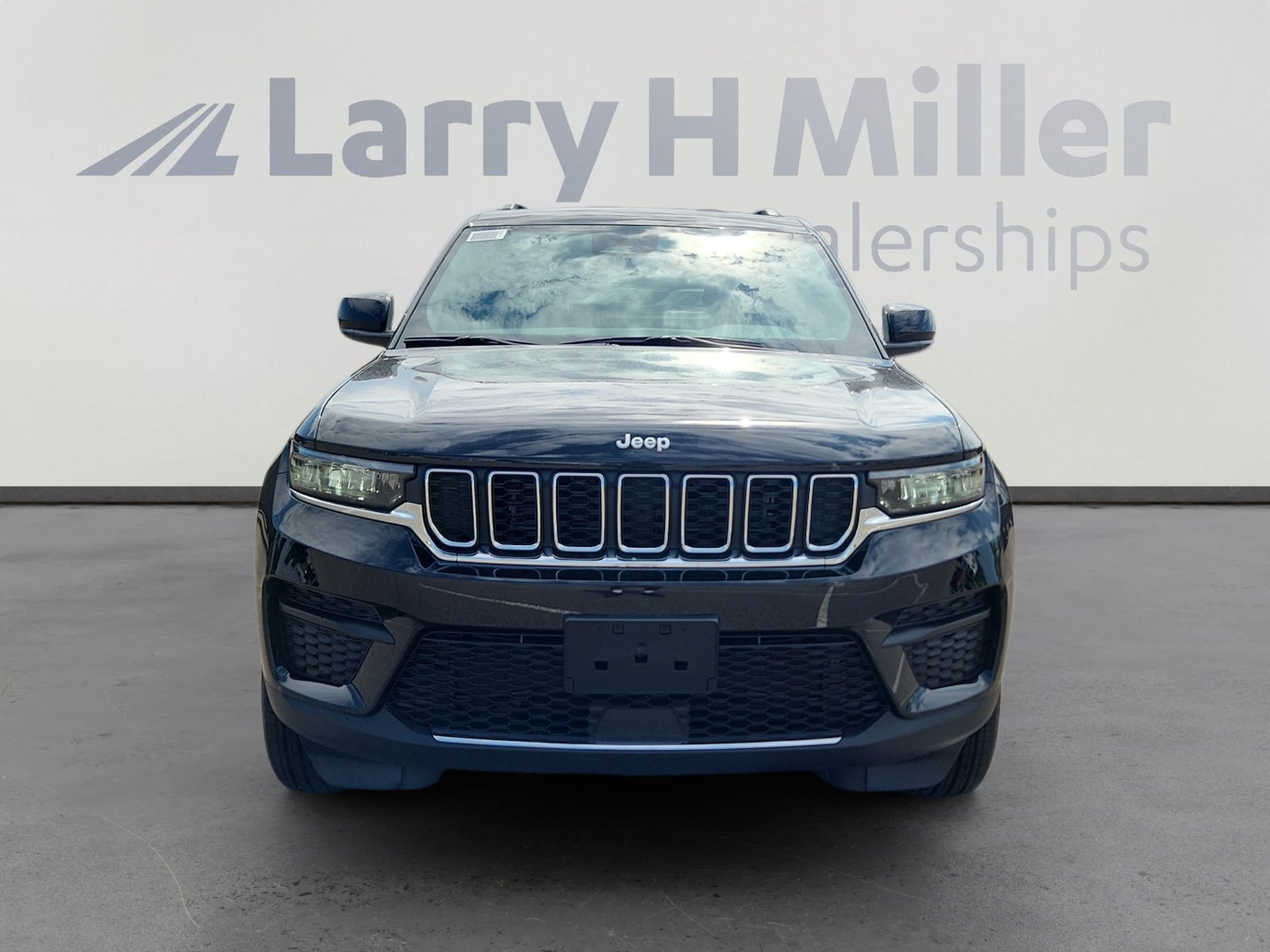 New 2025 Jeep Grand Cherokee Laredo X w/ Luxury Tech Group I AWD/4WD image 9