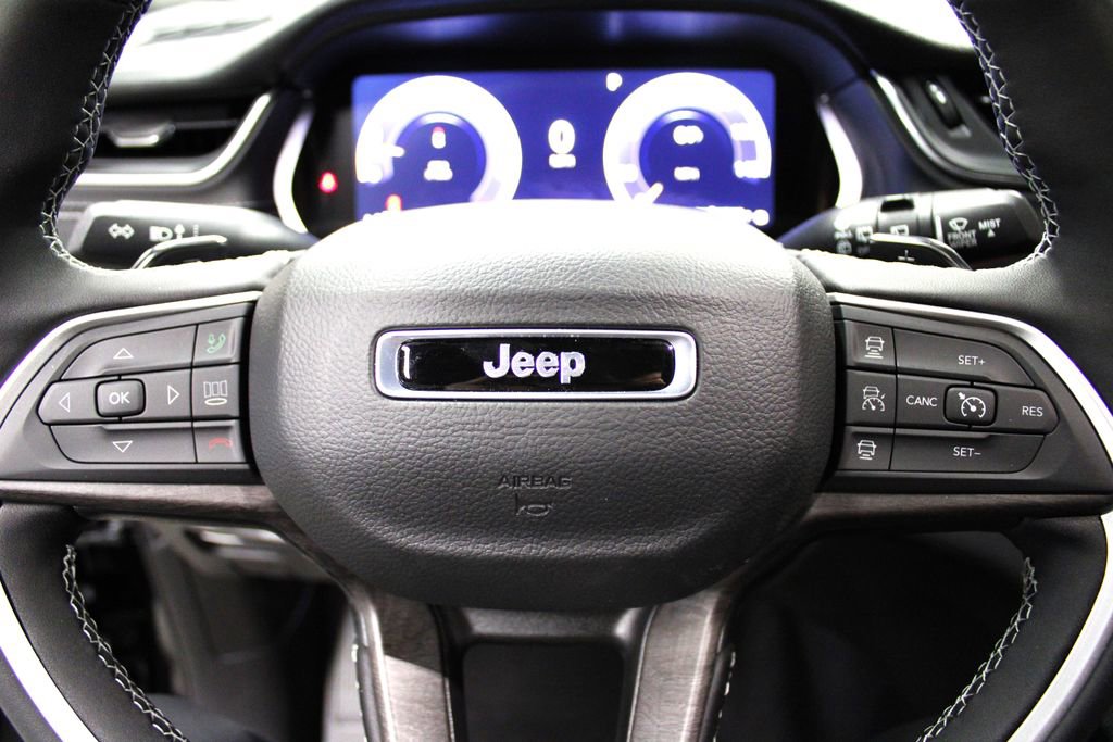 New 2025 Jeep Grand Cherokee Limited w/ Luxury Tech Group II image 11