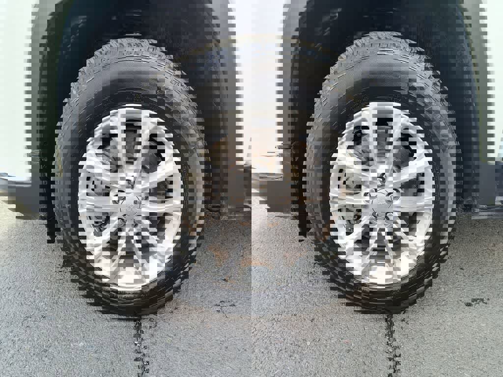 Used 2019 Jeep Cherokee Latitude w/ Popular Appearance Group image 10