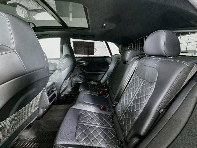 Used 2023 Audi SQ8 Prestige AWD/4WD image 29