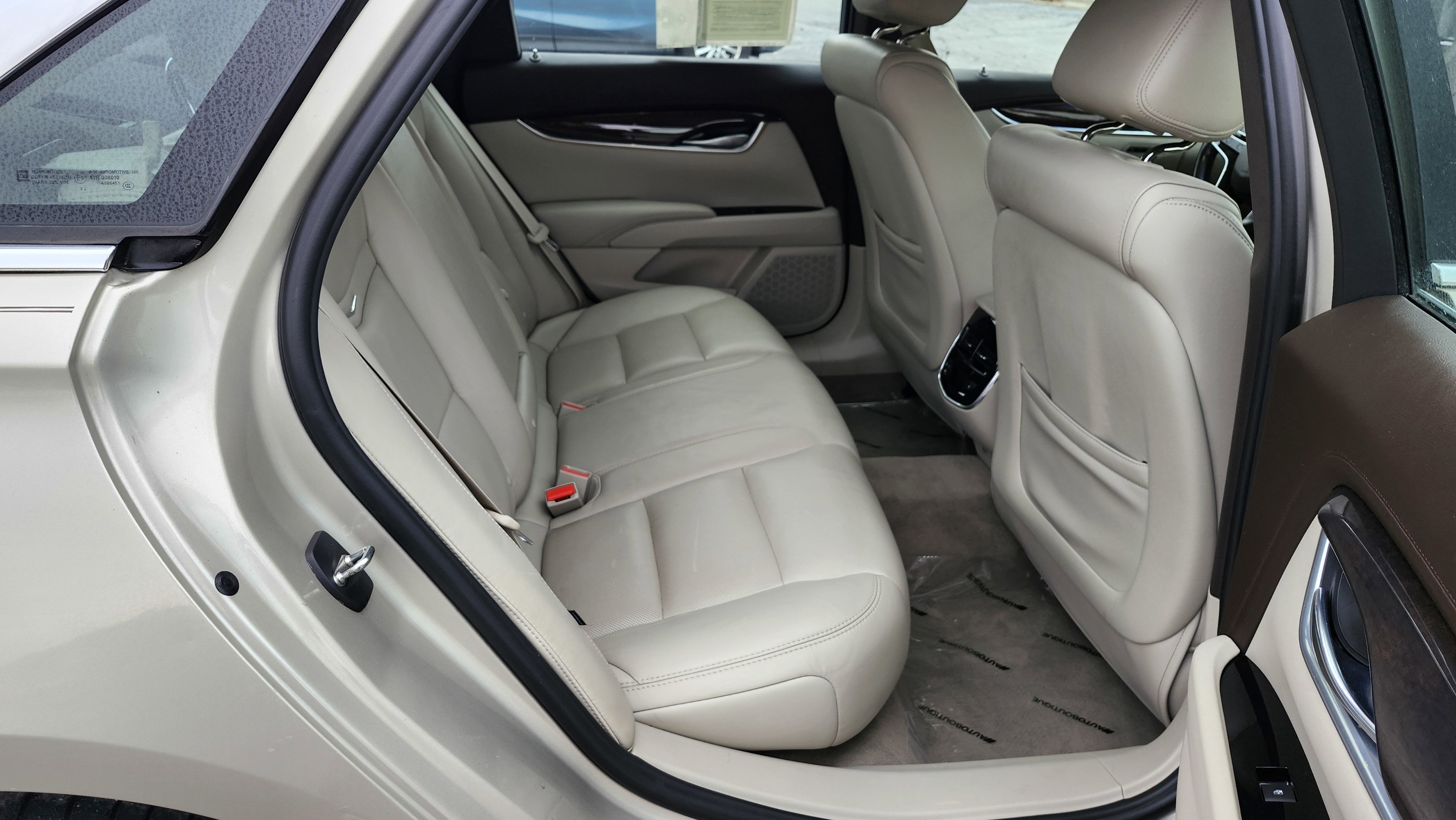 Used 2015 Cadillac XTS Luxury w/ Driver Awareness Package image 18