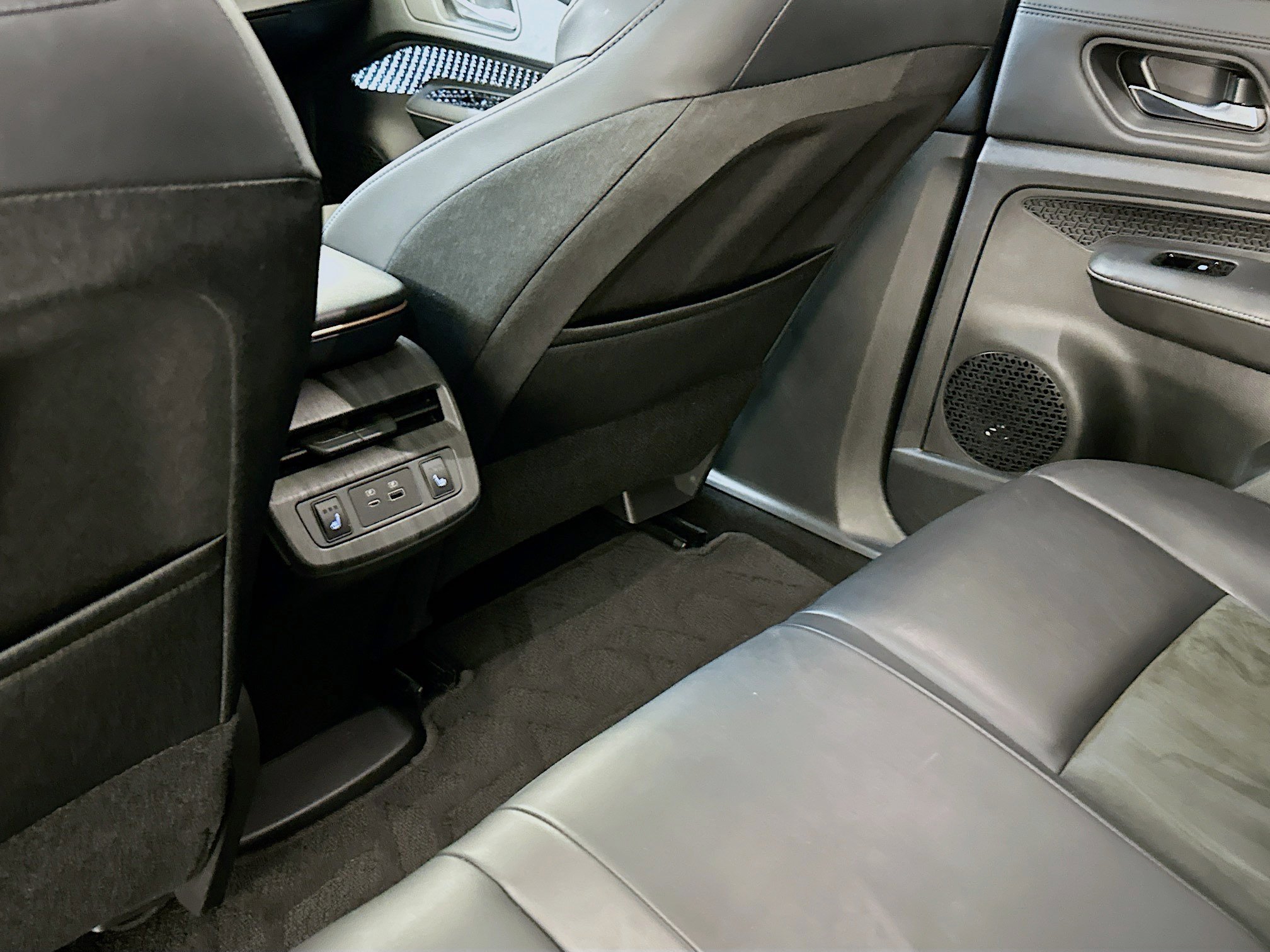 Used 2023 Nissan Ariya AWD image 29