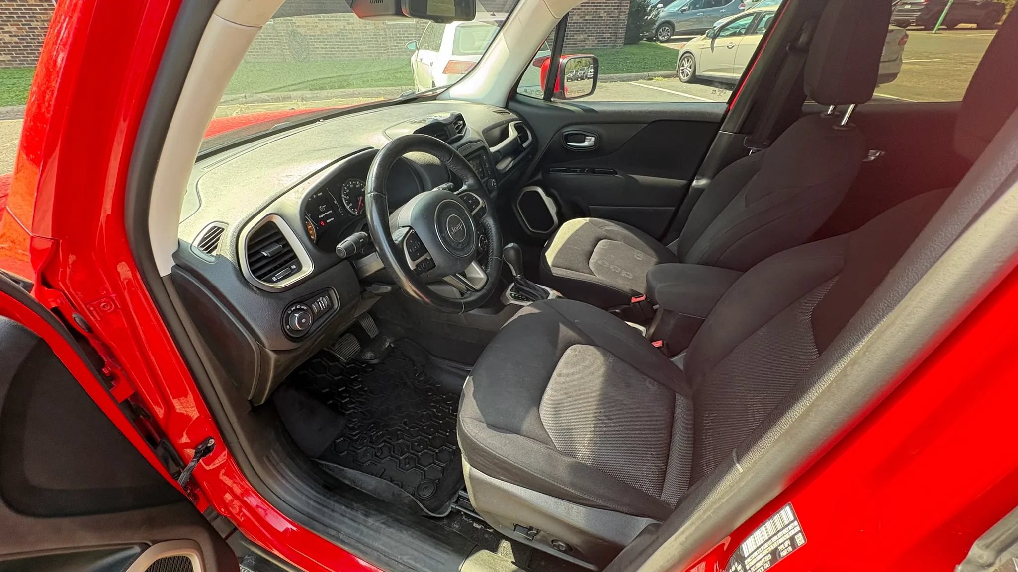 Used 2017 Jeep Renegade Latitude w/ Popular Equipment Group AWD/4WD image 21