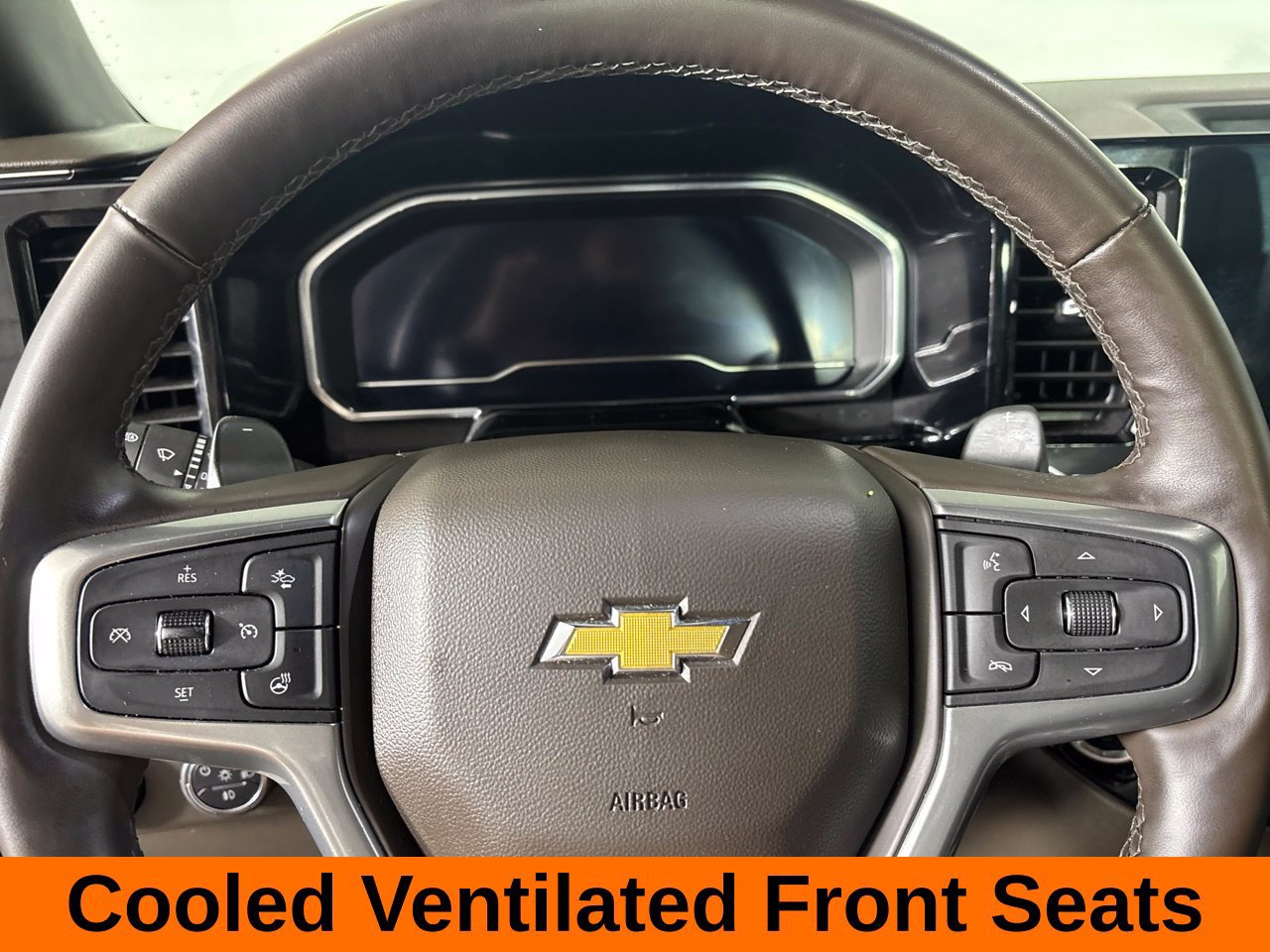 Used 2024 Chevrolet Silverado 1500 LTZ w/ LTZ Premium Package AWD/4WD image 18
