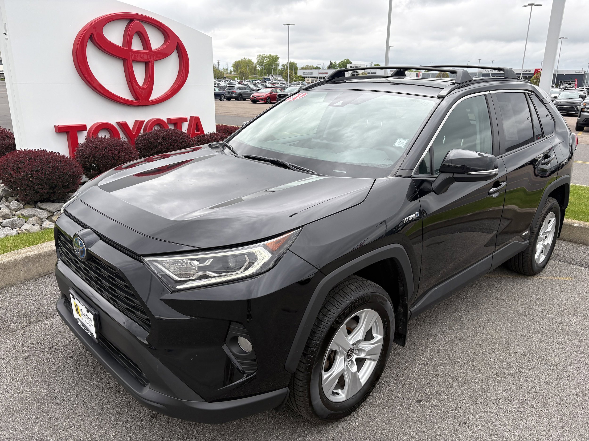 Used 2021 Toyota RAV4 XLE w/ Convenience Package