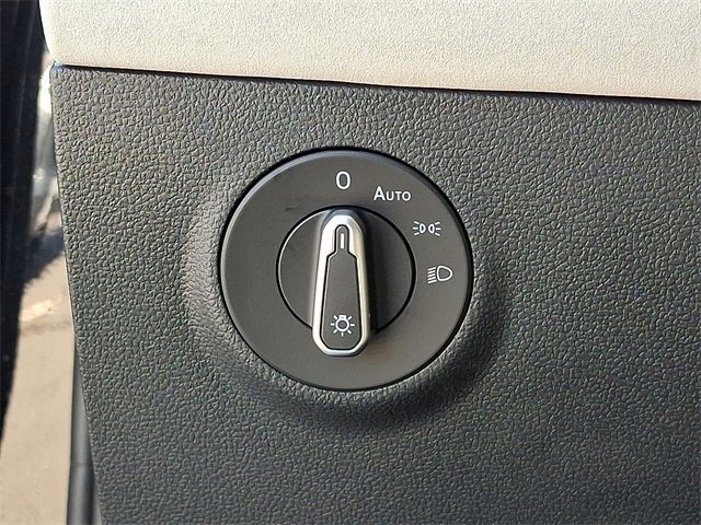 New 2025 Volkswagen Taos SE image 19