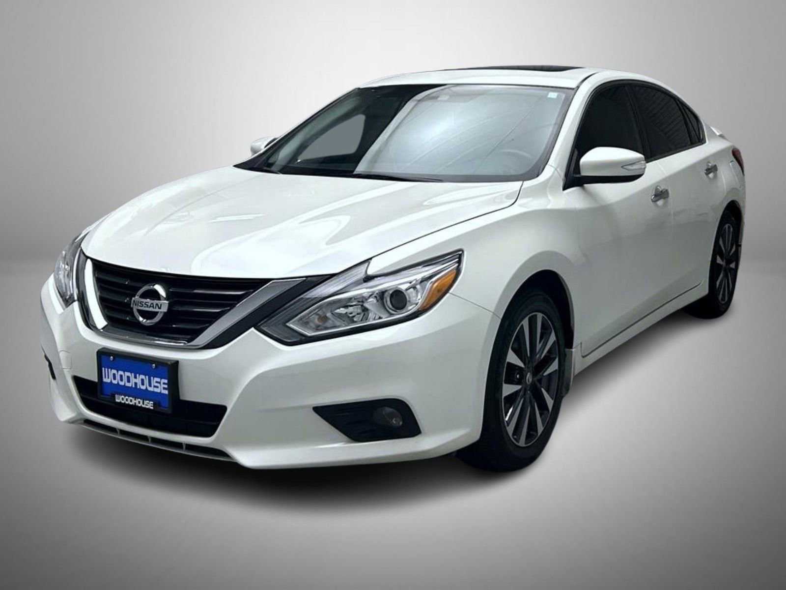 Used 2016 Nissan Altima 2.5 SL w/ Moonroof Package