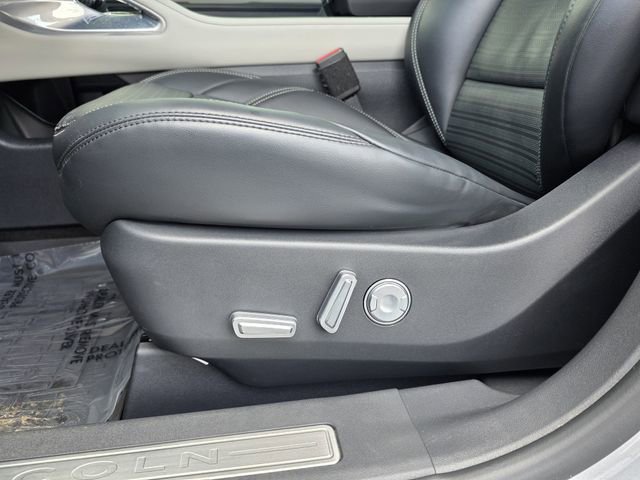 Used 2024 Lincoln Nautilus Reserve image 16