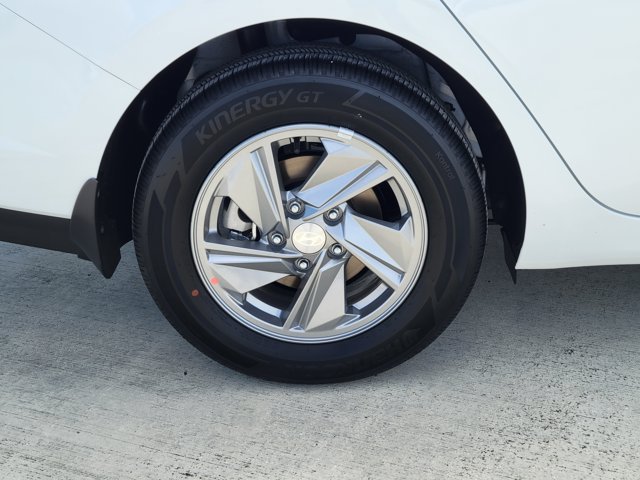 New 2026 Hyundai Elantra SE FWD image 5