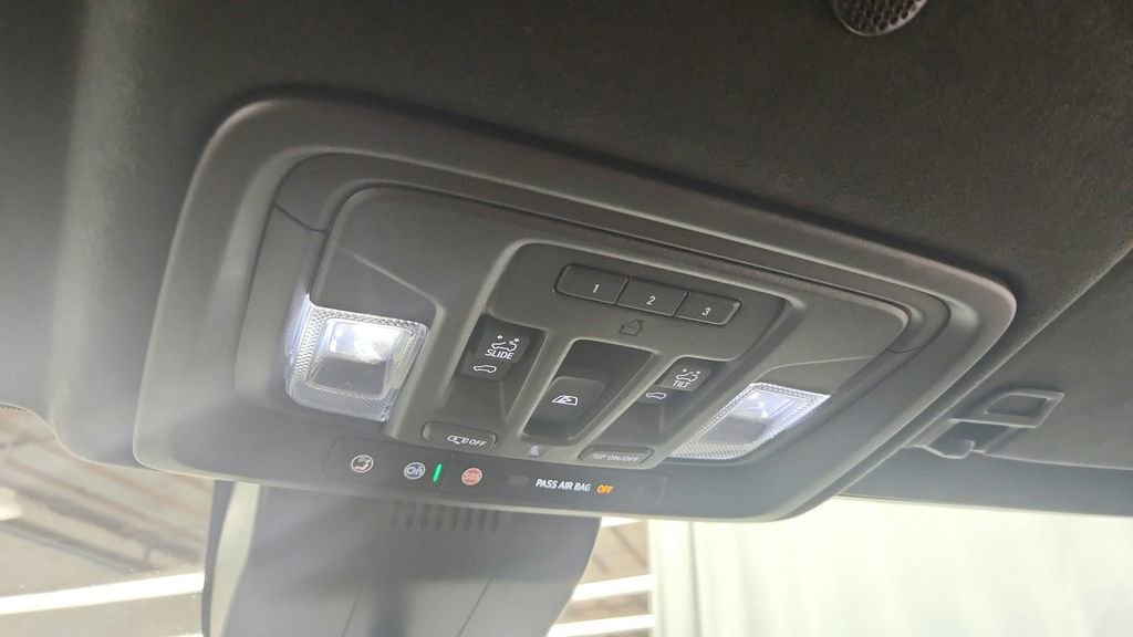 Used 2024 GMC Sierra 3500 Denali Ultimate AWD/4WD image 34