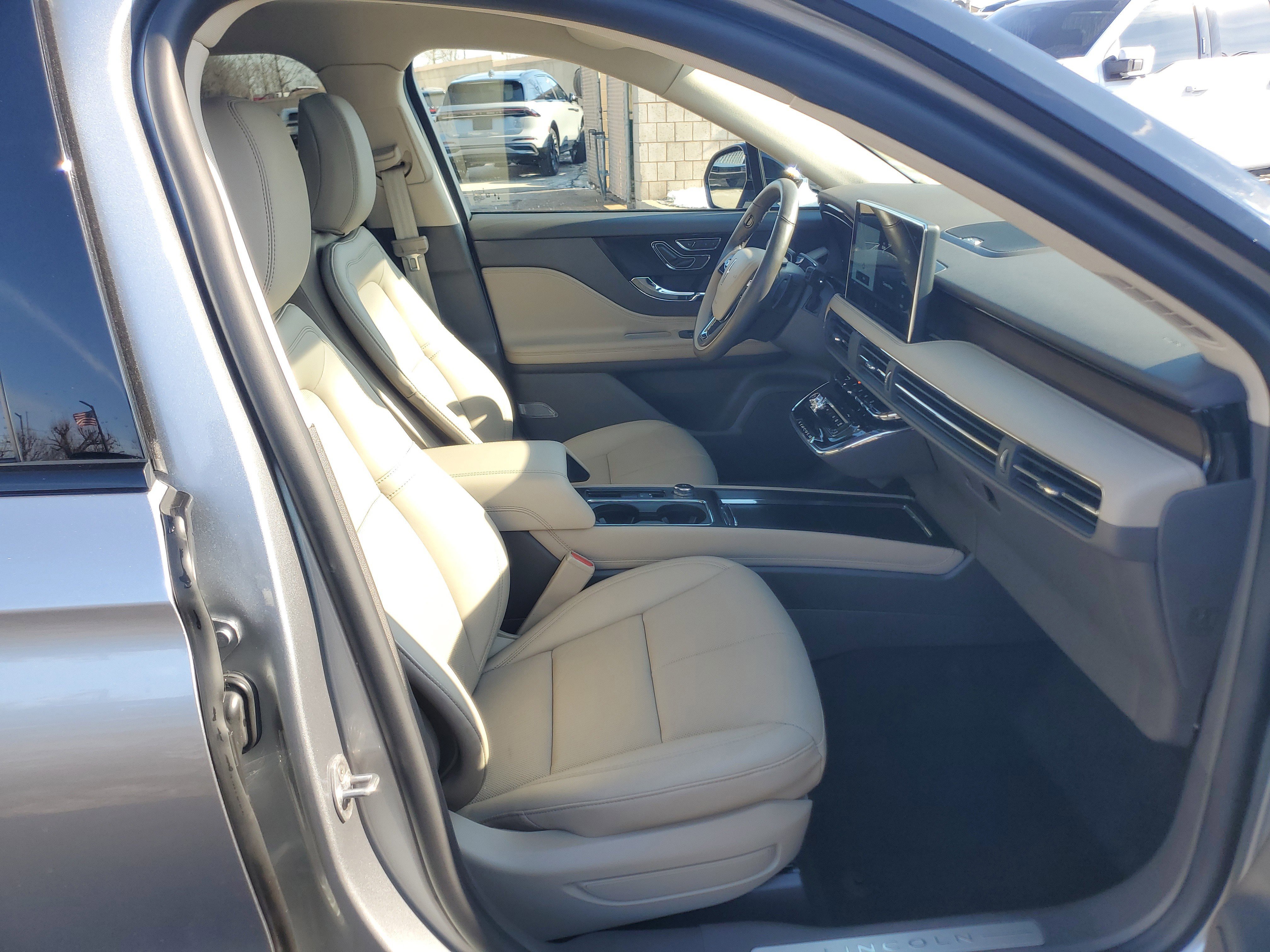 Certified 2024 Lincoln Corsair Reserve w/ Equipment Group 202A AWD/4WD image 9