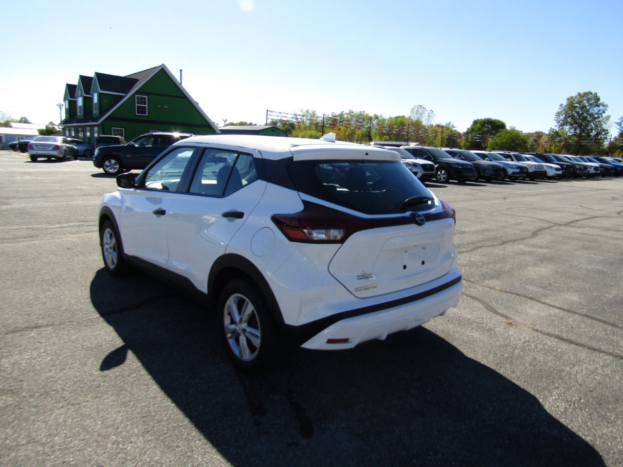 Used 2023 Nissan Kicks S image 5