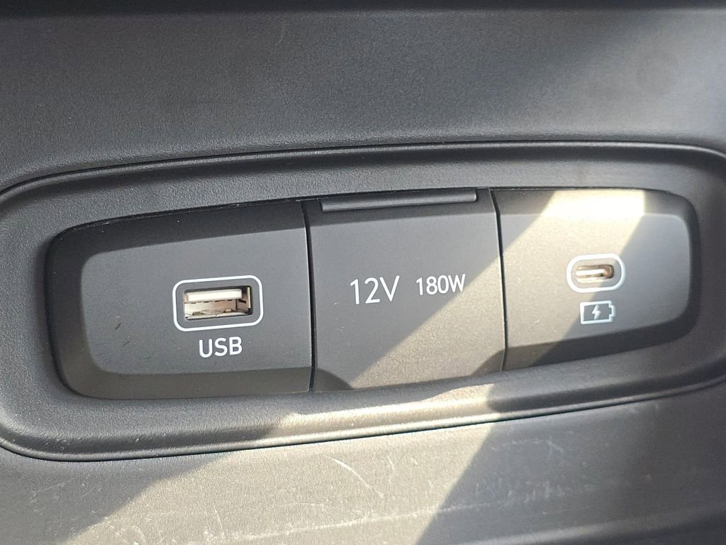 Used 2025 Hyundai Venue SEL FWD image 5