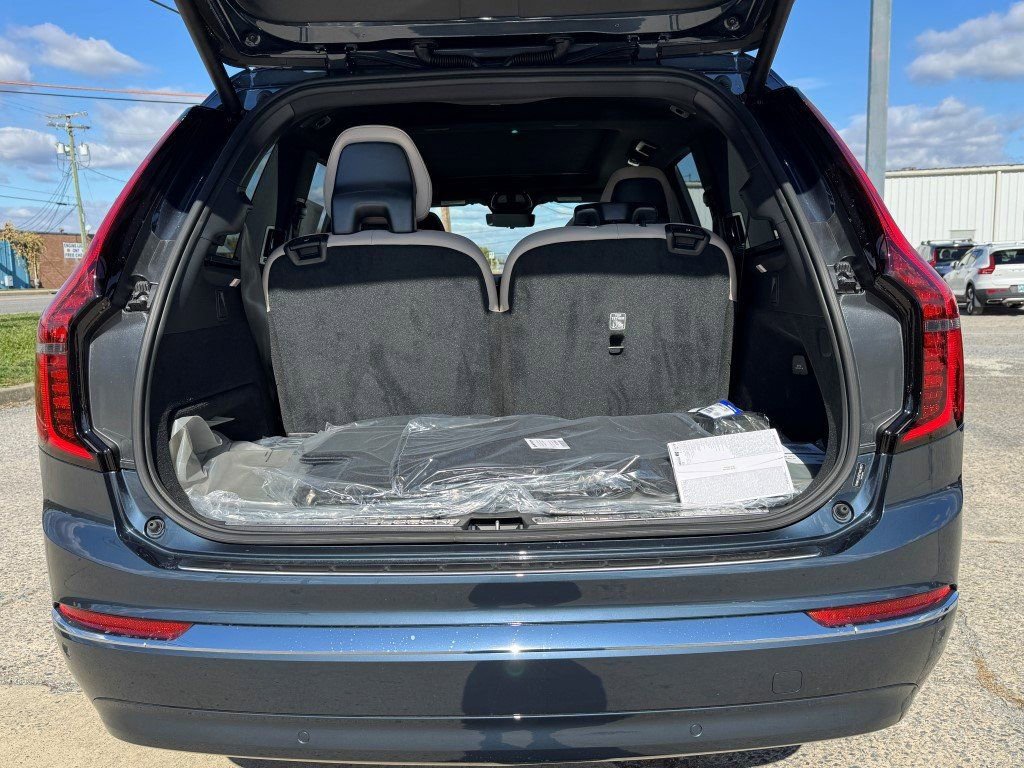 New 2026 Volvo XC90 B5 Plus w/ Protection Package Premier image 16