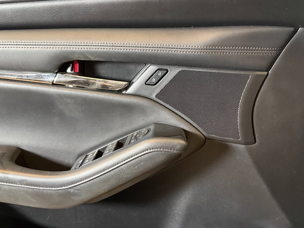 Used 2019 MAZDA MAZDA3 Hatchback image 18