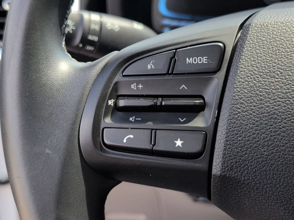 Used 2025 Hyundai Venue SEL FWD image 20