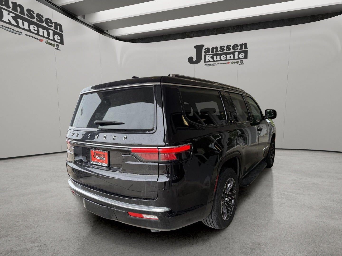 Used 2025 Jeep Wagoneer Series II AWD/4WD image 4
