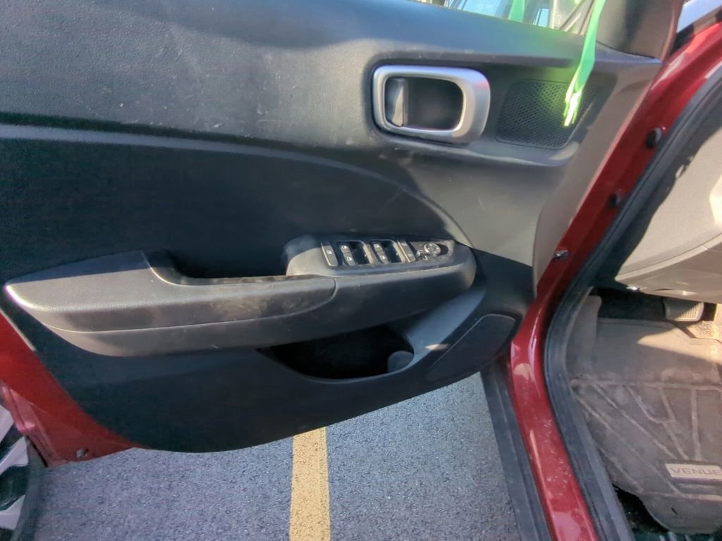 Used 2024 Hyundai Venue SEL FWD image 8
