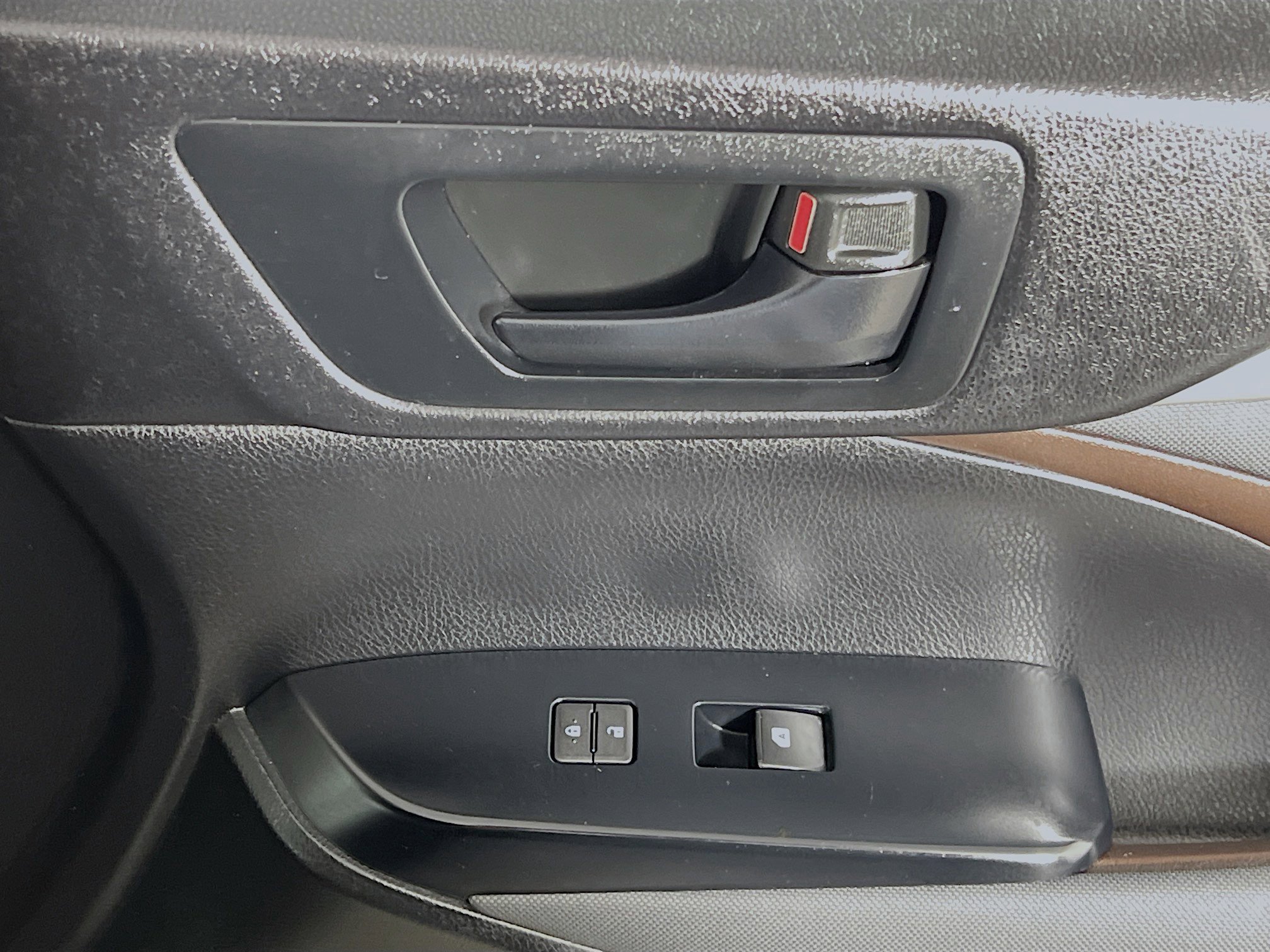 Used 2015 Toyota Highlander LE FWD image 30