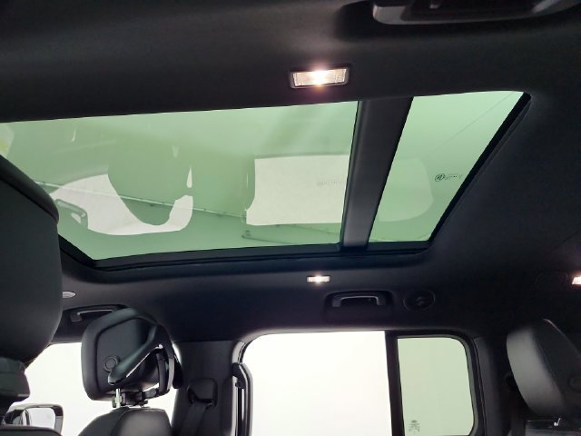 New 2026 Land Rover Defender 130 X-Dynamic SE AWD/4WD image 22