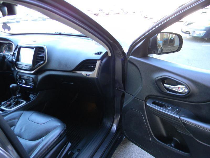 Used 2016 Jeep Cherokee Limited image 21