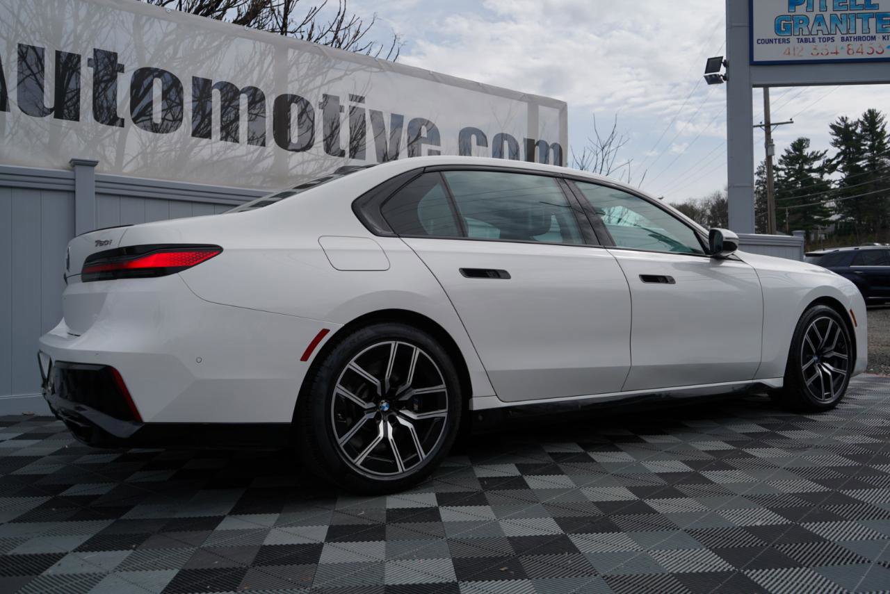 Used 2023 BMW 760i xDrive w/ Executive Package image 6
