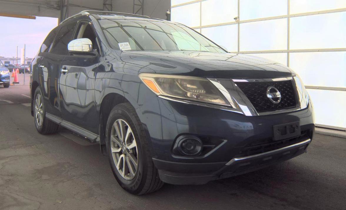 Used 2013 Nissan Pathfinder SV w/ Cargo Pkg image 3