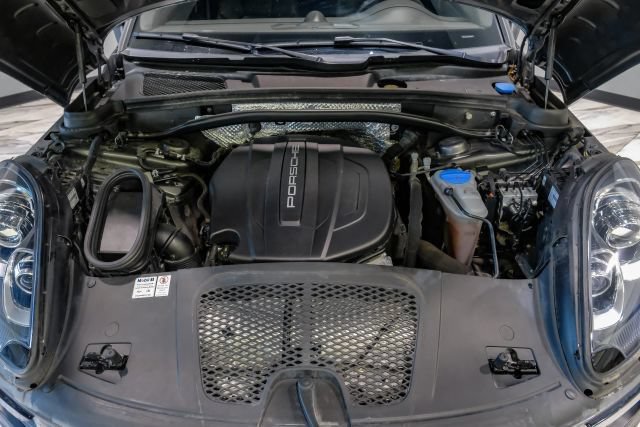 Used 2018 Porsche Macan Sport Edition AWD/4WD image 69