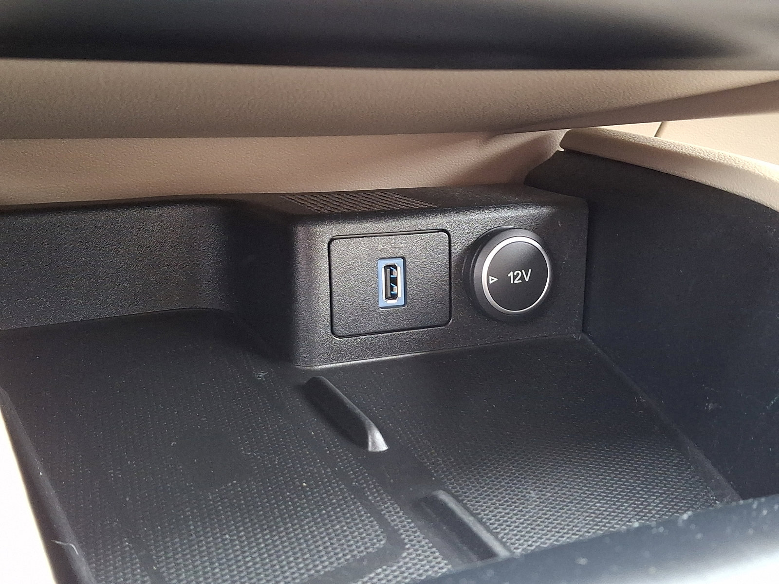 Used 2020 Ford Escape Titanium FWD image 24