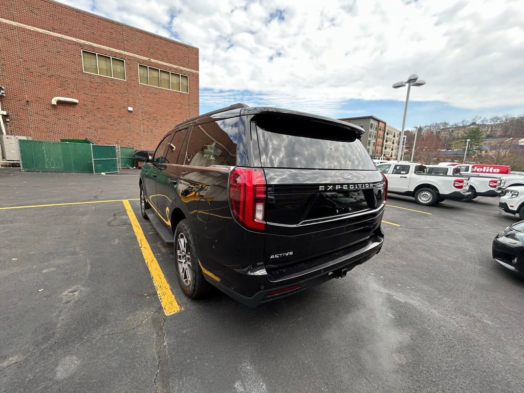 Used 2025 Ford Expedition Active image 5