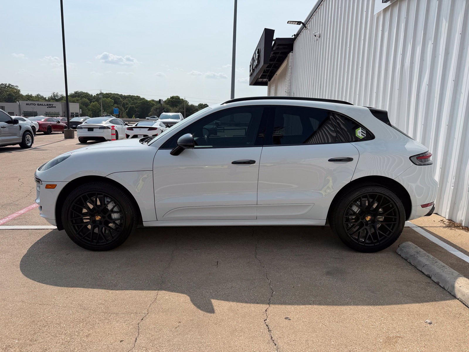 Used 2021 Porsche Macan Turbo AWD/4WD image 3