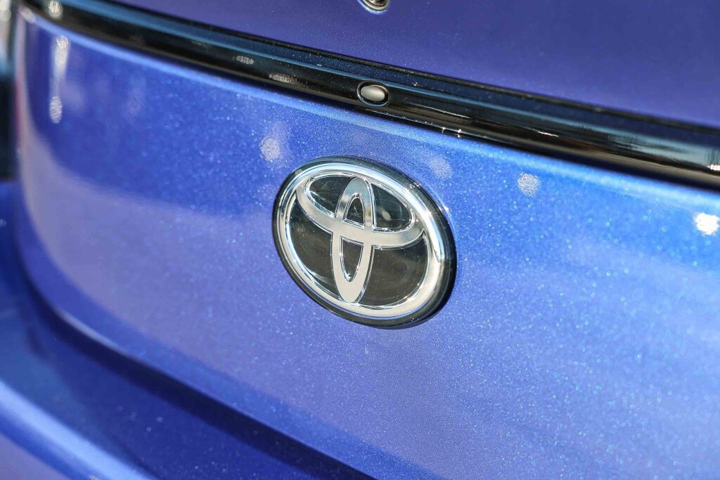 Certified 2025 Toyota GR86 Premium w/ ALL Weather Mat Package (TMS) image 25