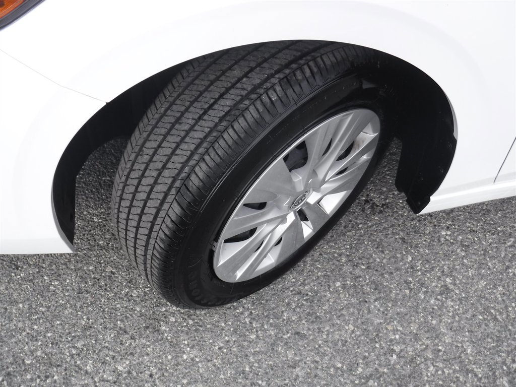 Used 2025 Nissan Sentra S image 17