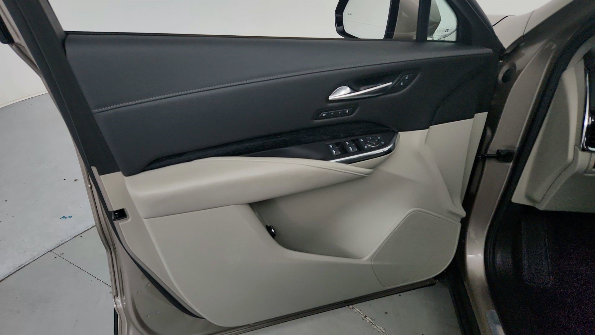 Certified 2023 Cadillac XT4 Premium Luxury w/ Technology Package AWD/4WD image 20