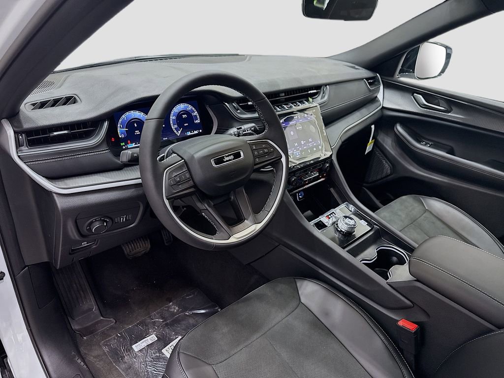 New 2025 Jeep Grand Cherokee Altitude image 23