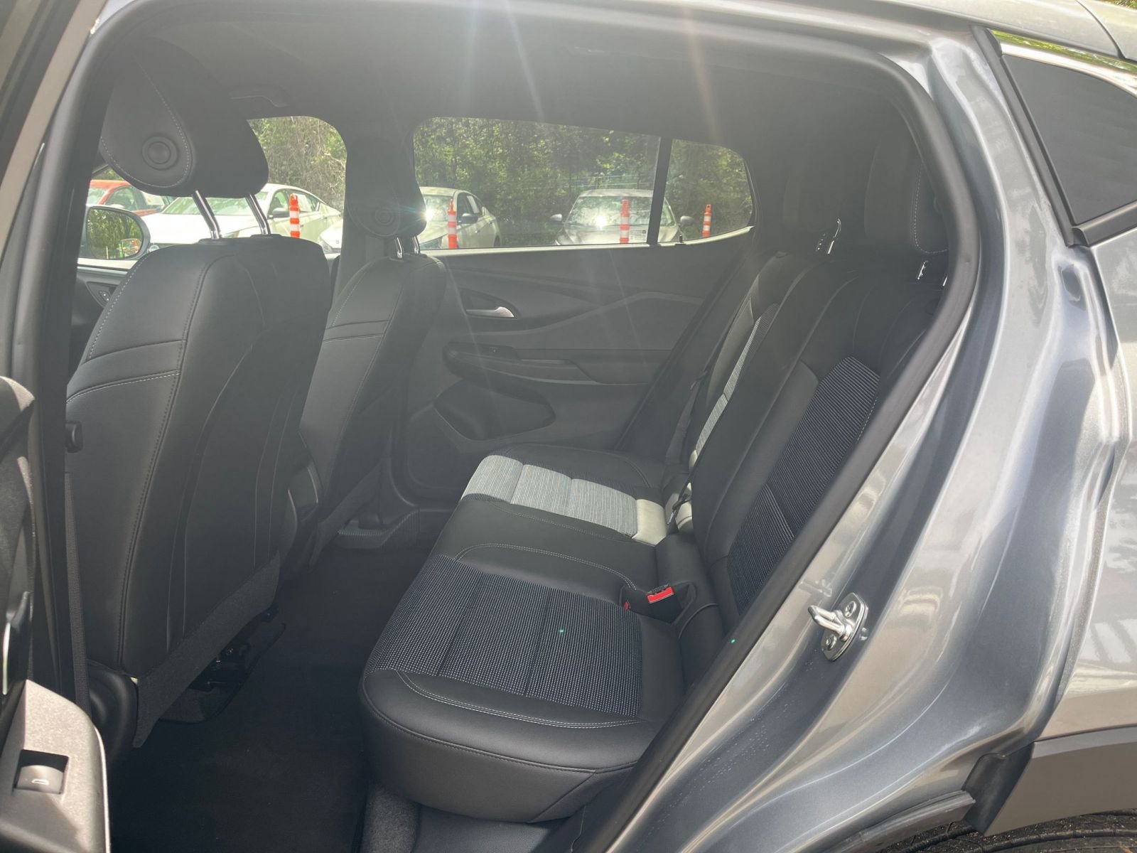 Used 2025 Buick Envista Preferred image 24