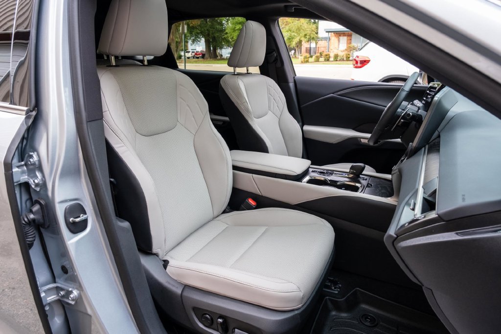 Used 2024 Lexus RX 350 Premium w/ Accessory Package (Z1) AWD/4WD image 25