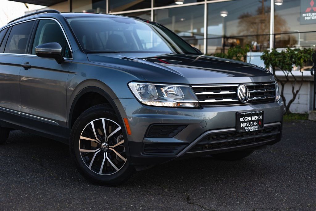 Used 2021 Volkswagen Tiguan SE w/ Panoramic Sunroof Package image 3