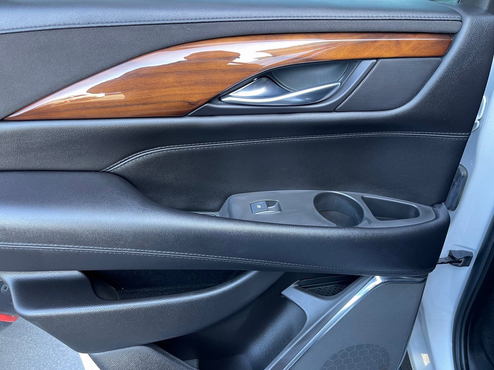 Used 2017 Cadillac Escalade Premium Luxury image 24
