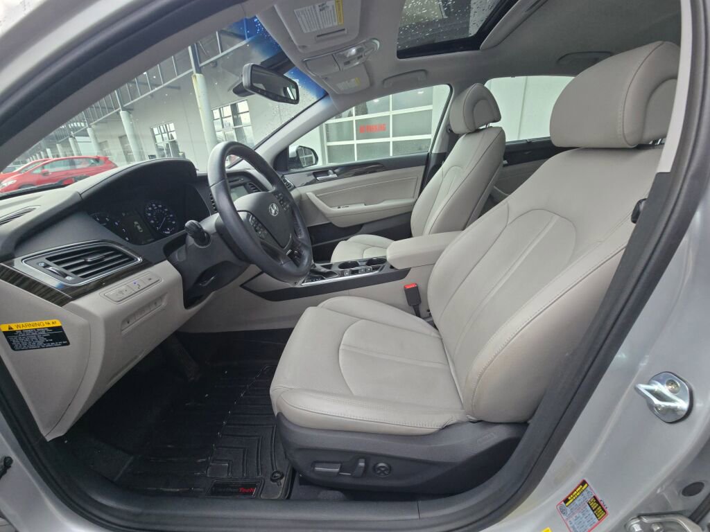 Used 2017 Hyundai Sonata Limited w/ Ultimate Package 04 image 17