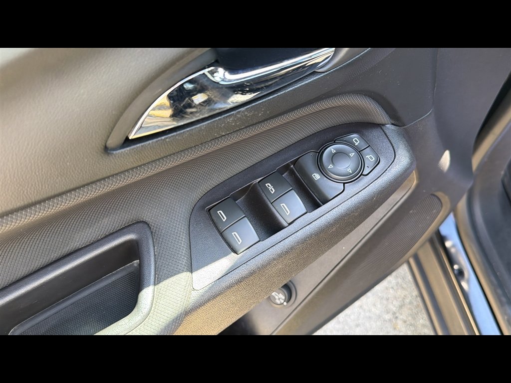 Used 2022 Chevrolet Equinox RS w/ Infotainment Package FWD image 8