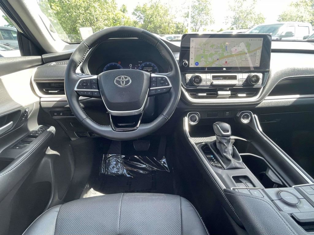 Used 2024 Toyota Grand Highlander AWD image 22