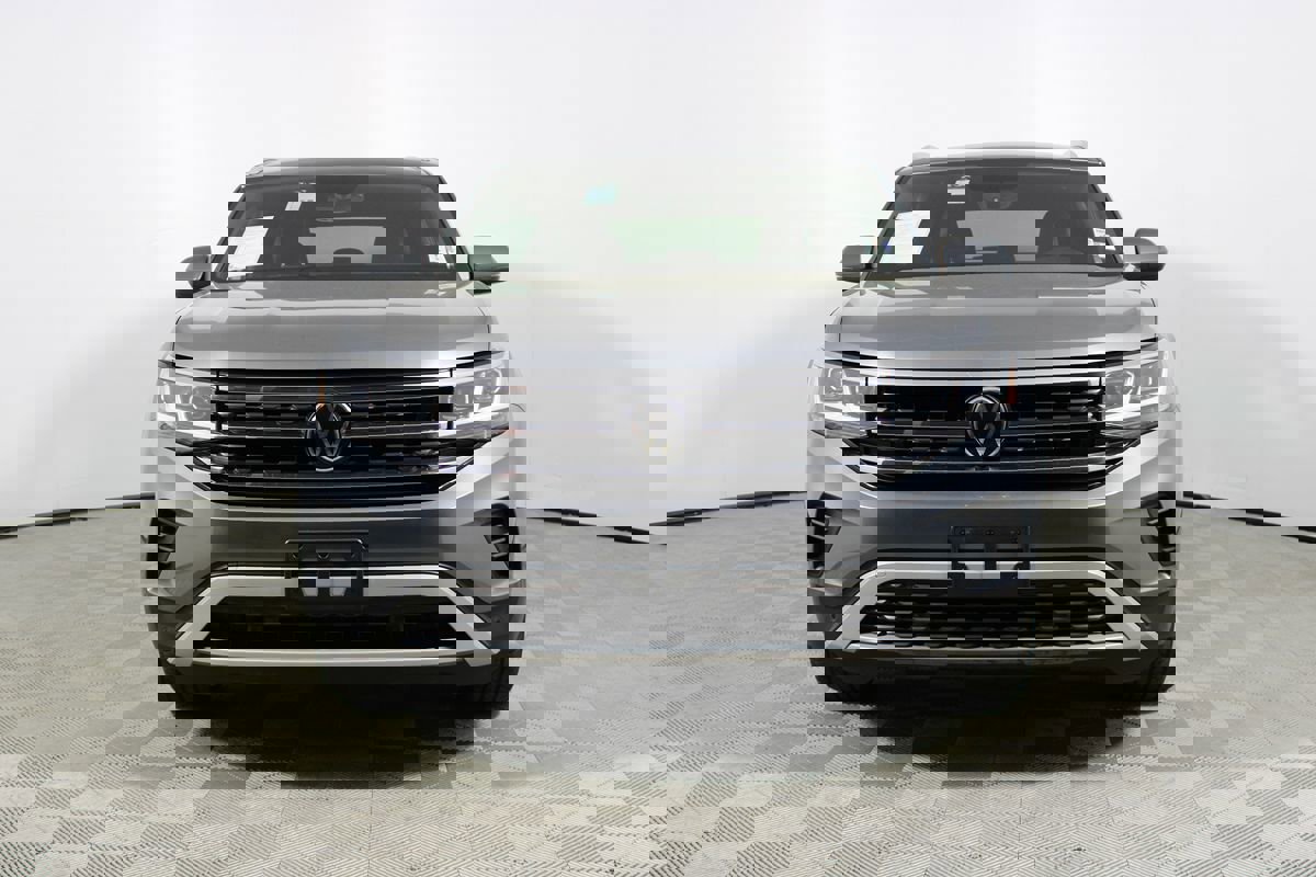 Used 2021 Volkswagen Atlas Cross Sport SE w/ Panoramic Sunroof Package image 2