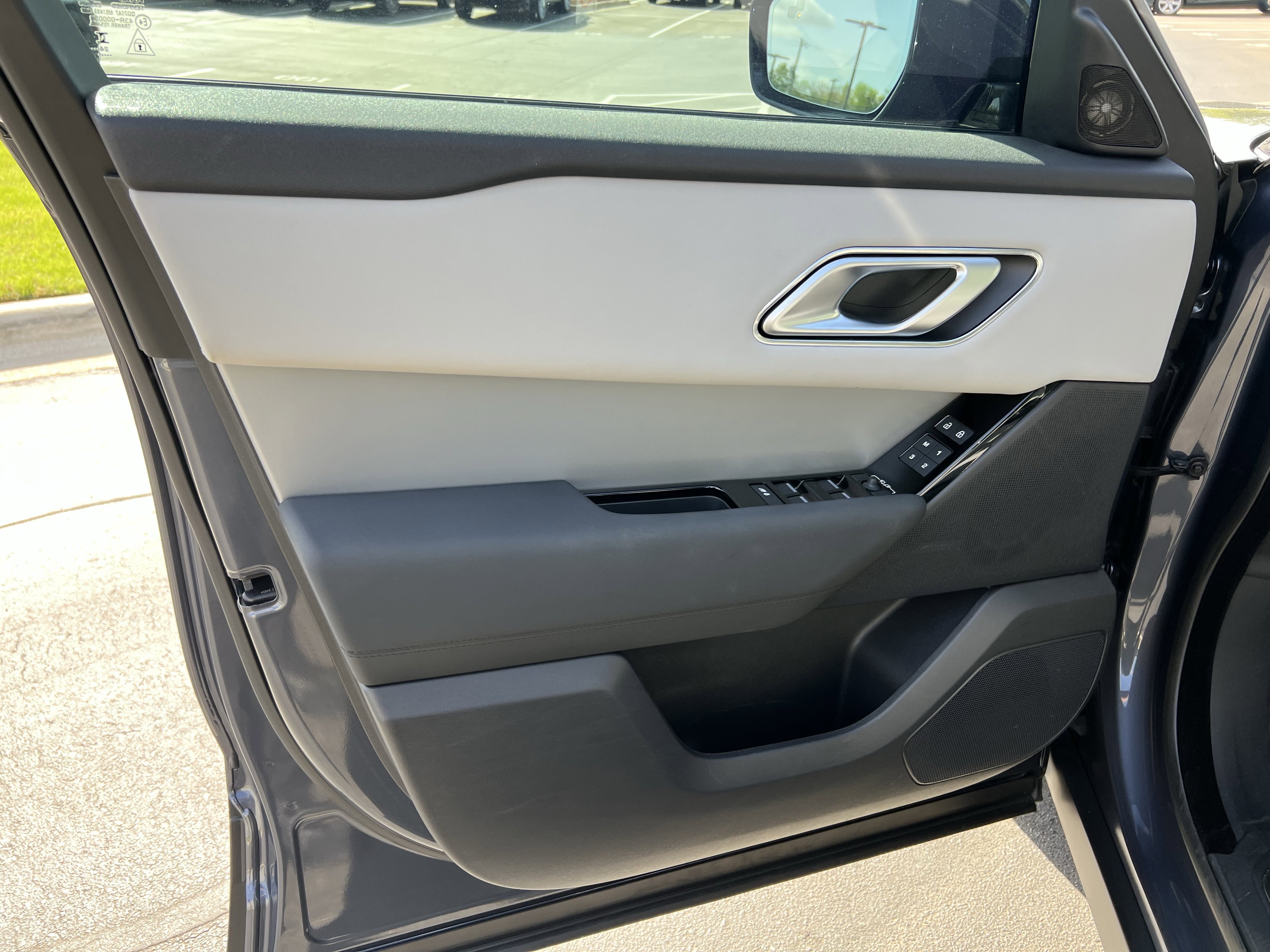 Certified 2025 Land Rover Range Rover Velar S image 14