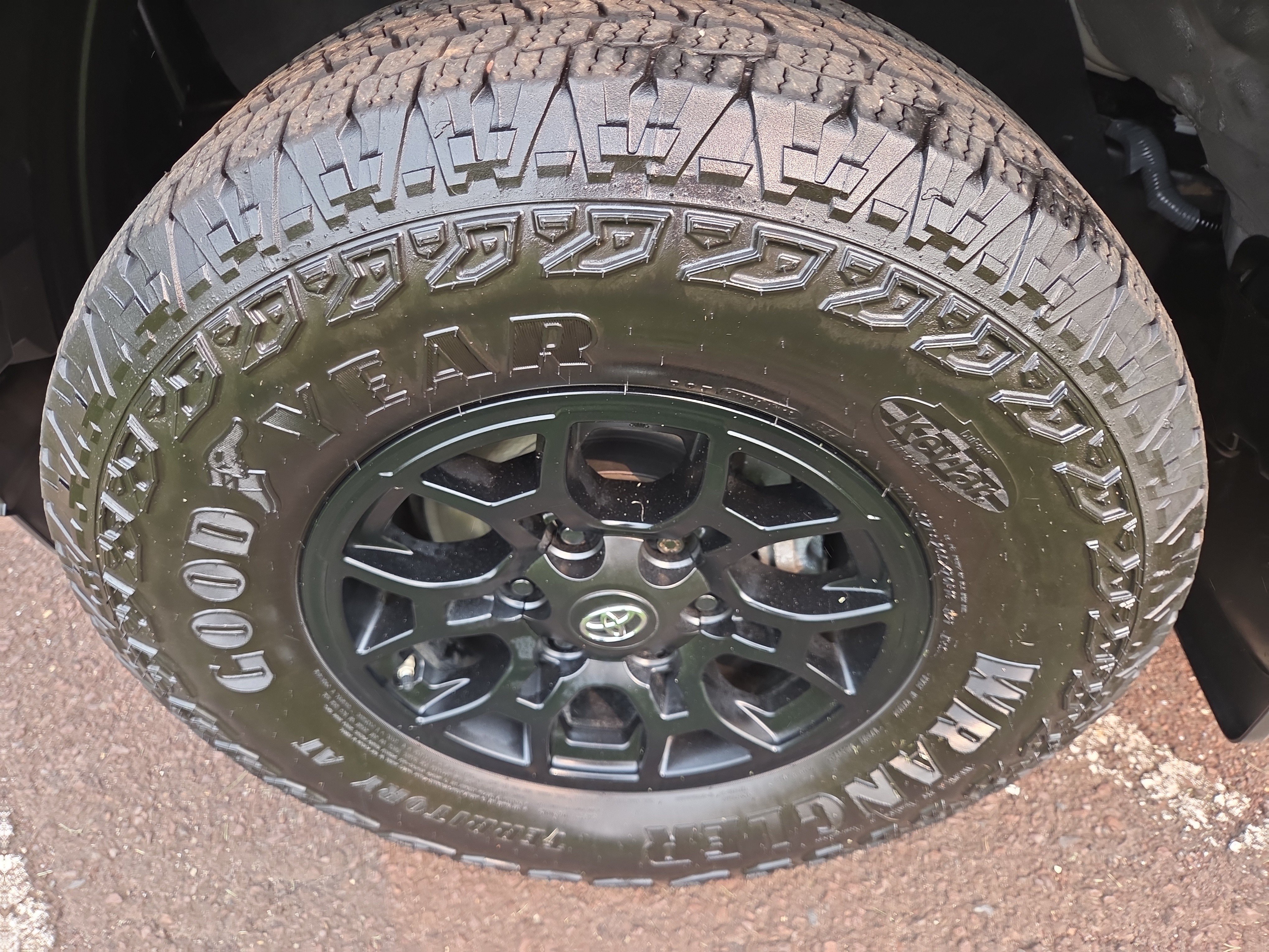 Certified 2020 Toyota Tacoma SR w/ SX Package AWD/4WD image 12